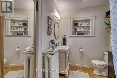 52 Lacroix St, Chatham-Kent, ON - Indoor Photo Showing Bathroom