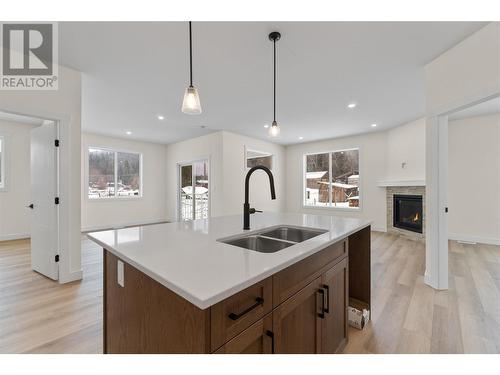 1840 10 Street Sw Unit# 24, Salmon Arm, BC - Indoor Photo Showing Kitchen With Double Sink