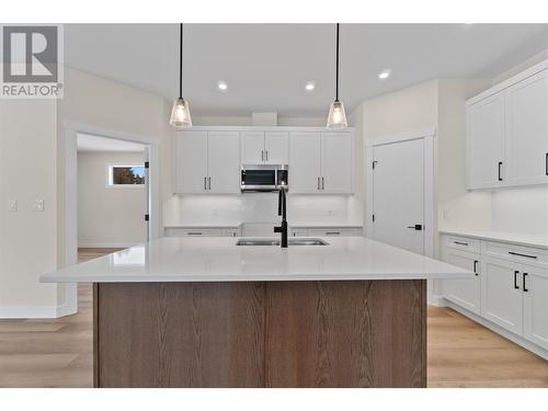 1840 10 Street Sw Unit# 24, Salmon Arm, BC - Indoor Photo Showing Kitchen With Upgraded Kitchen