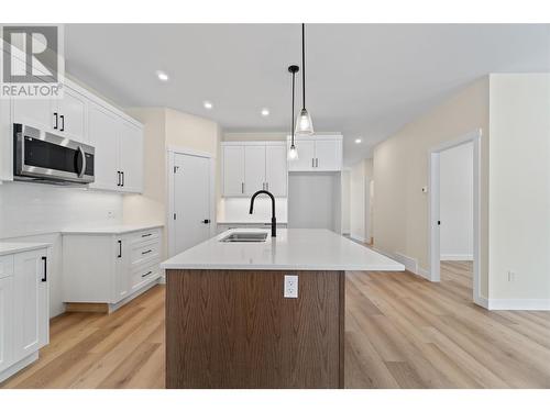 1840 10 Street Sw Unit# 24, Salmon Arm, BC - Indoor Photo Showing Kitchen With Double Sink With Upgraded Kitchen