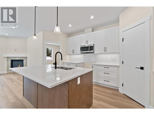 1840 10 Street Sw Unit# 24, Salmon Arm, BC - Indoor Photo Showing Kitchen With Double Sink With Upgraded Kitchen