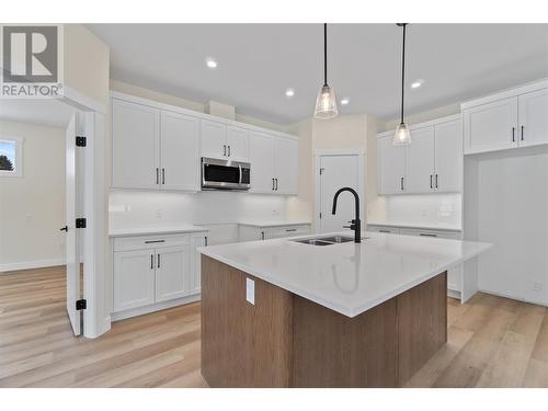 1840 10 Street Sw Unit# 24, Salmon Arm, BC - Indoor Photo Showing Kitchen With Double Sink With Upgraded Kitchen