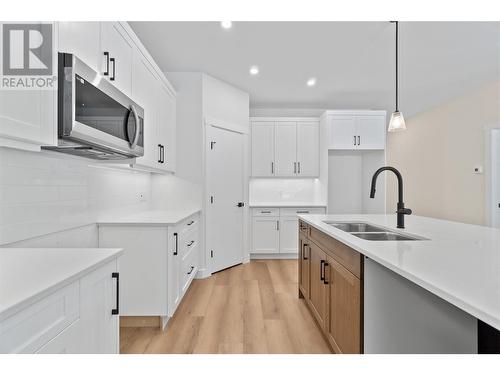 1840 10 Street Sw Unit# 24, Salmon Arm, BC - Indoor Photo Showing Kitchen With Double Sink