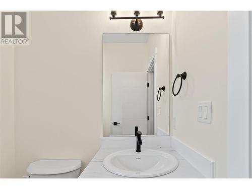 1840 10 Street Sw Unit# 24, Salmon Arm, BC - Indoor Photo Showing Bathroom