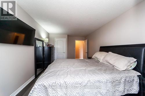 607 - 1276 Maple Crossing Boulevard, Burlington, ON - Indoor Photo Showing Bedroom