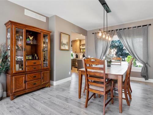 4932 Windsong Crescent, Kelowna, BC - Indoor Photo Showing Dining Room