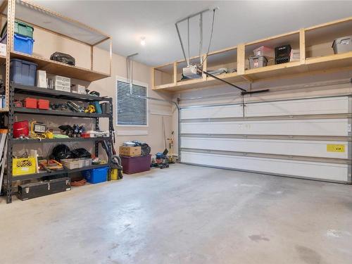4932 Windsong Crescent, Kelowna, BC - Indoor Photo Showing Garage