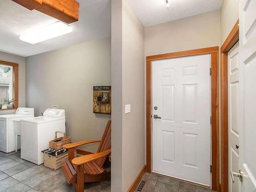 3065 Martin Rd, Campbell River, BC - Indoor Photo Showing Laundry Room