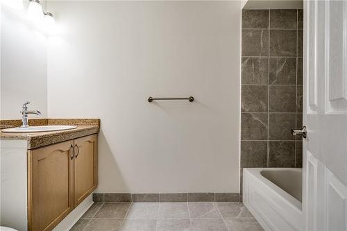 410 King William Street, Hamilton, ON - Indoor Photo Showing Bathroom