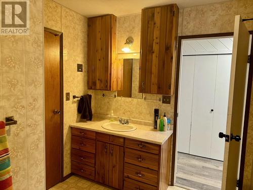 17675 Turner Frontage Road, Vanderhoof, BC - Indoor Photo Showing Bathroom