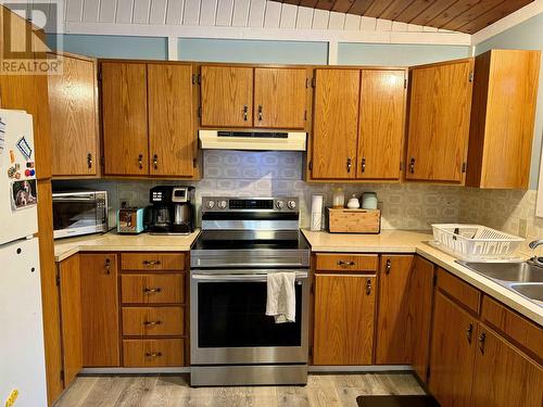 17675 Turner Frontage Road, Vanderhoof, BC - Indoor Photo Showing Kitchen With Double Sink
