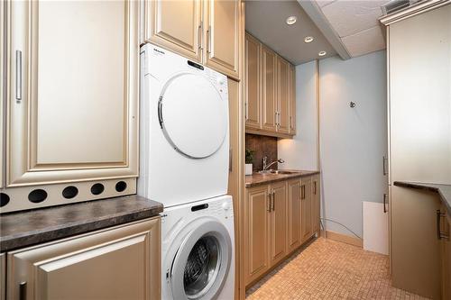 Ph E 141 Wellington Crescent, Winnipeg, MB - Indoor Photo Showing Laundry Room