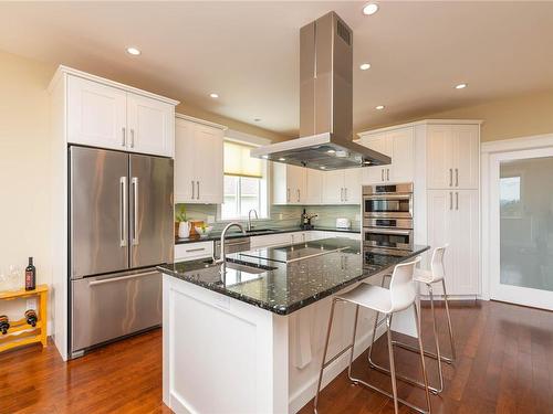 627 St. Andrews Lane, Cobble Hill, BC - Indoor Photo Showing Kitchen With Upgraded Kitchen