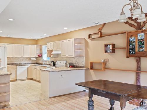 1324 Anderton Rd, Comox, BC - Indoor Photo Showing Kitchen