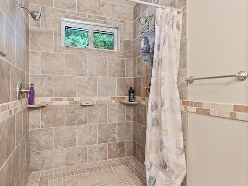 1324 Anderton Rd, Comox, BC - Indoor Photo Showing Bathroom