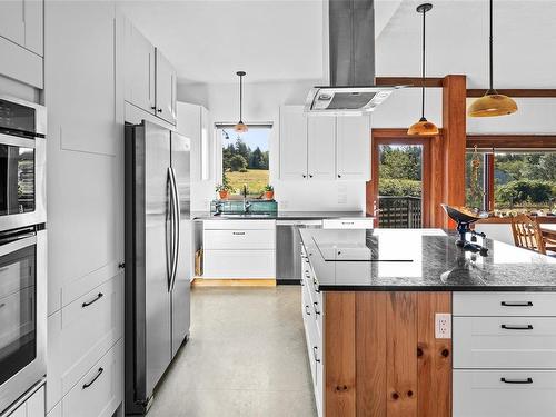 2675 Anderson Rd, Sooke, BC - Indoor Photo Showing Kitchen