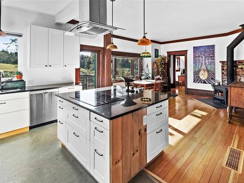 2675 Anderson Rd, Sooke, BC - Indoor Photo Showing Kitchen