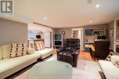 35 Hanton Cres, Caledon, ON - Indoor Photo Showing Living Room