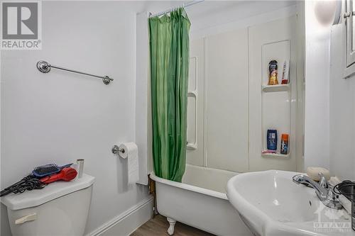 73 King Street W, Brockville, ON - Indoor Photo Showing Bathroom