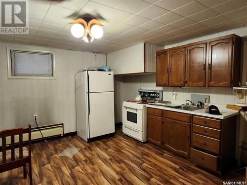 112 Wood Crescent, Assiniboia, SK - Indoor Photo Showing Kitchen