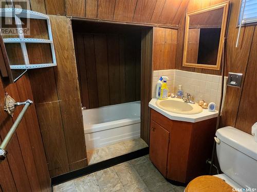 112 Wood Crescent, Assiniboia, SK - Indoor Photo Showing Bathroom