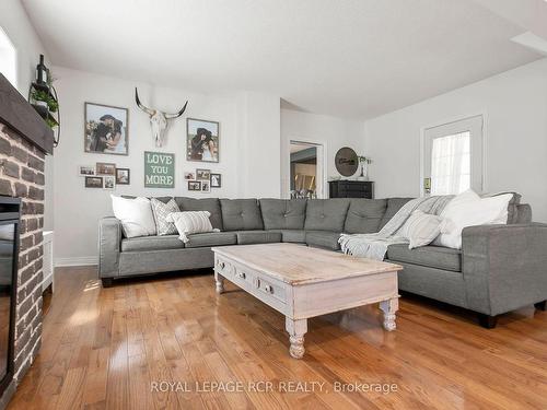 49 Elizabeth St, Orangeville, ON - Indoor Photo Showing Living Room