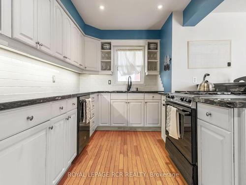 49 Elizabeth St, Orangeville, ON - Indoor Photo Showing Kitchen With Upgraded Kitchen