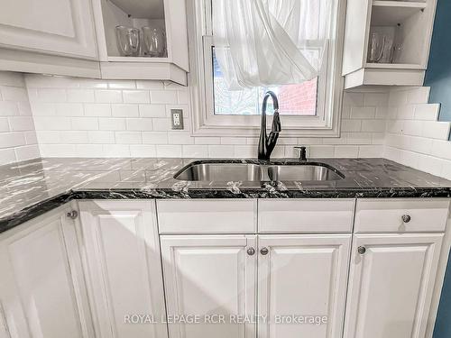 49 Elizabeth St, Orangeville, ON - Indoor Photo Showing Kitchen With Double Sink With Upgraded Kitchen
