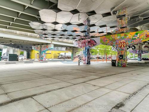 617-21 Lawren Harris Sq, Toronto, ON - Indoor Photo Showing Garage