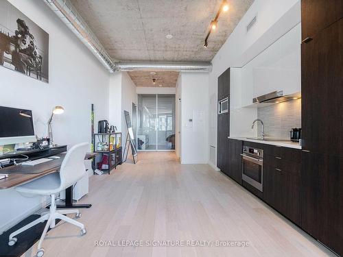 617-21 Lawren Harris Sq, Toronto, ON - Indoor Photo Showing Office