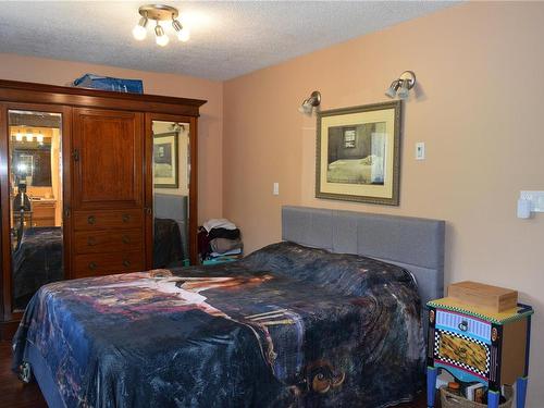 182 Alpine View, Tahsis, BC - Indoor Photo Showing Bedroom