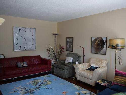 182 Alpine View, Tahsis, BC - Indoor Photo Showing Living Room