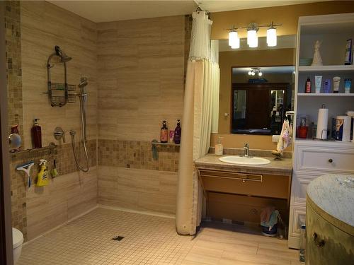 182 Alpine View, Tahsis, BC - Indoor Photo Showing Bathroom