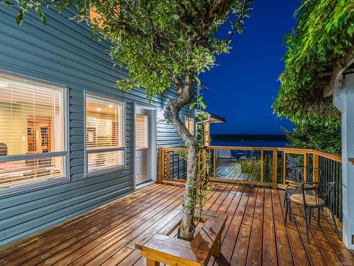 329 Mclean St South, Campbell River, BC - Outdoor With Deck Patio Veranda