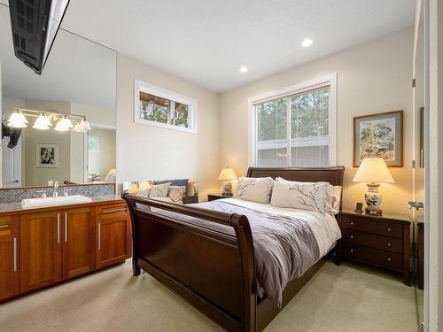 2270 Oyster Garden Rd, Campbell River, BC - Indoor Photo Showing Bedroom