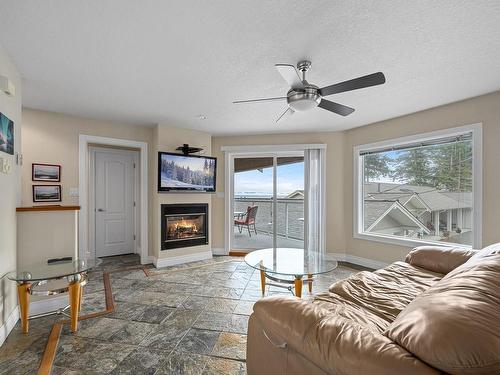 2270 Oyster Garden Rd, Campbell River, BC - Indoor Photo Showing Living Room With Fireplace