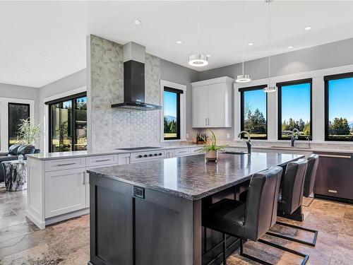 2725 Monte Vista Dr, Qualicum Beach, BC - Indoor Photo Showing Kitchen With Upgraded Kitchen