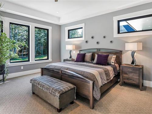 2725 Monte Vista Dr, Qualicum Beach, BC - Indoor Photo Showing Bedroom