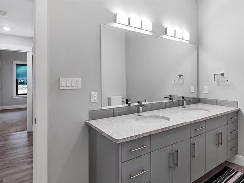2725 Monte Vista Dr, Qualicum Beach, BC - Indoor Photo Showing Bathroom