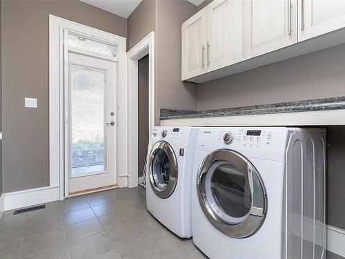 3554 Collingwood Dr, Nanoose Bay, BC - Indoor Photo Showing Laundry Room