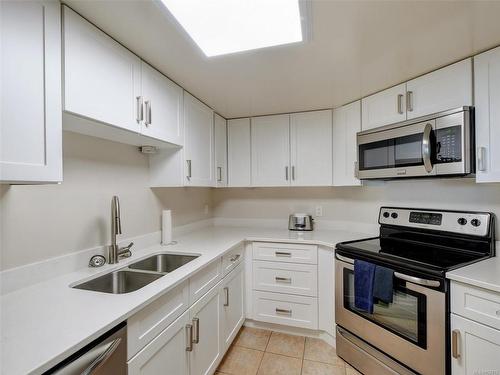 704-1234 Wharf St, Victoria, BC - Indoor Photo Showing Kitchen With Double Sink