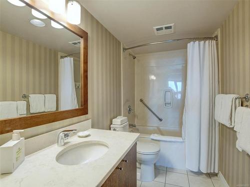704-1234 Wharf St, Victoria, BC - Indoor Photo Showing Bathroom