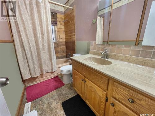 1457 Taylor Drive, Swift Current, SK - Indoor Photo Showing Bathroom