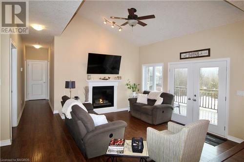 110 Scott'S Hill Road, West Grey, ON - Indoor Photo Showing Living Room With Fireplace