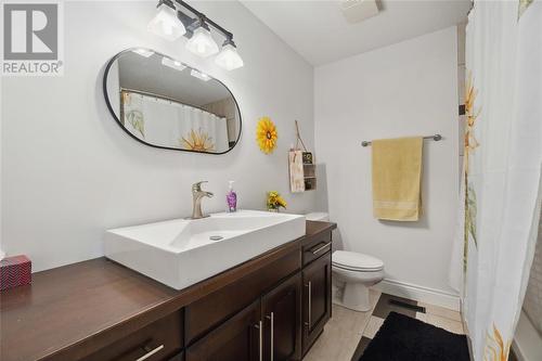 401 Hadfield Crescent, Sarnia, ON - Indoor Photo Showing Bathroom