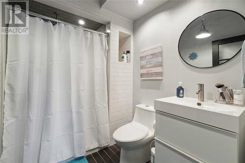401 Hadfield Crescent, Sarnia, ON - Indoor Photo Showing Bathroom