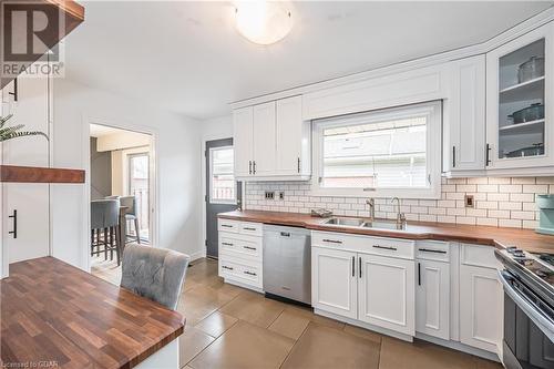 18 Carnaby Crescent, Guelph, ON - Indoor Photo Showing Kitchen With Double Sink