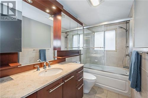 18 Carnaby Crescent, Guelph, ON - Indoor Photo Showing Bathroom