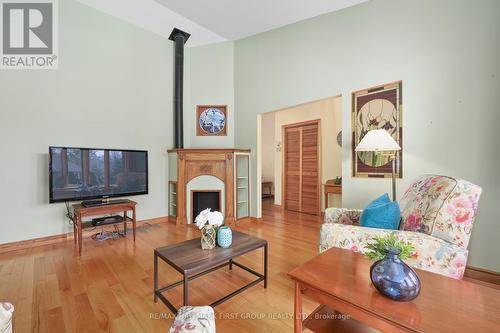 8 Burgess Cres, Hamilton Township, ON - Indoor Photo Showing Living Room