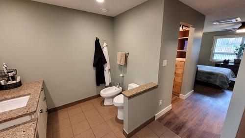 1648 75Th Avenue, Grand Forks, BC - Indoor Photo Showing Bathroom